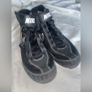 Nike Kids Size 5 Wrestling Shoes
